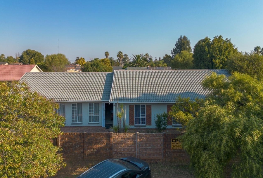 3 Bedroom Property for Sale in Brackendowns Gauteng
