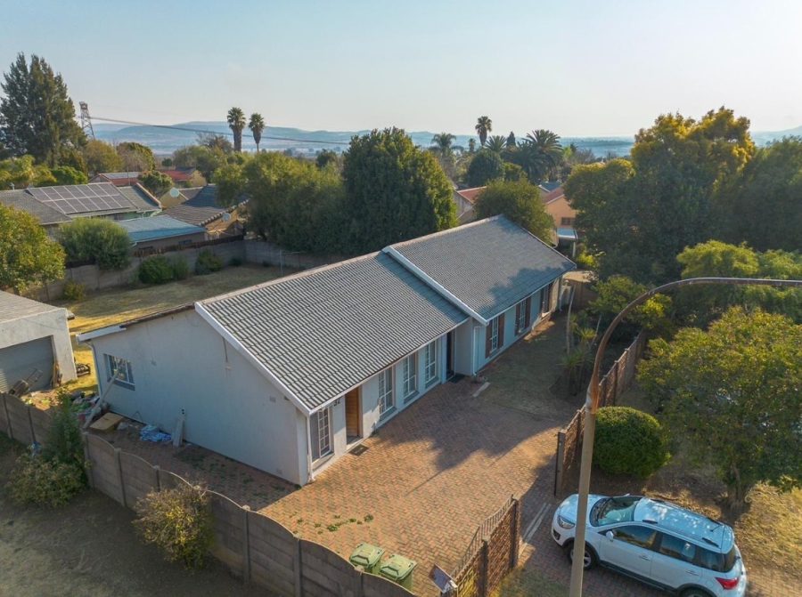 3 Bedroom Property for Sale in Brackendowns Gauteng