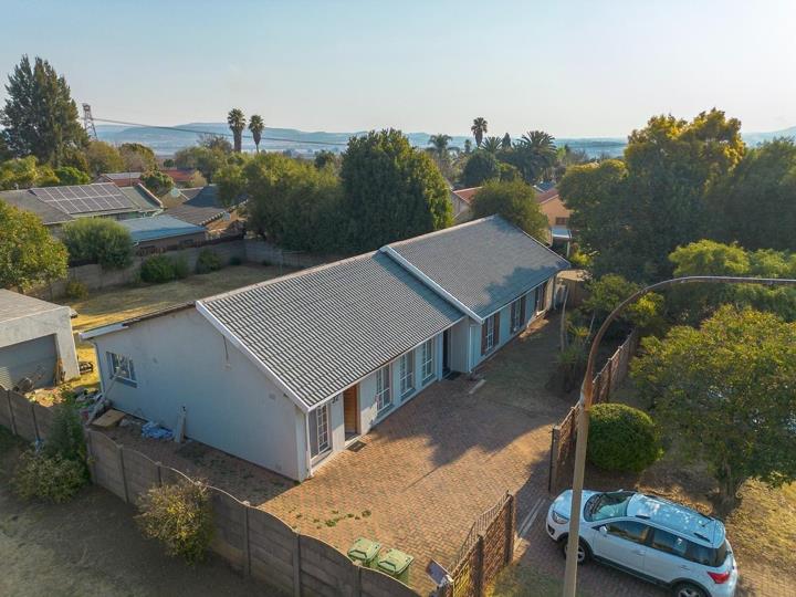 3 Bedroom Property for Sale in Brackendowns Gauteng
