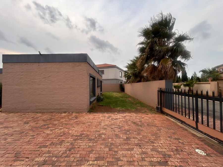 5 Bedroom Property for Sale in Vanderbijlpark SE 8 Gauteng