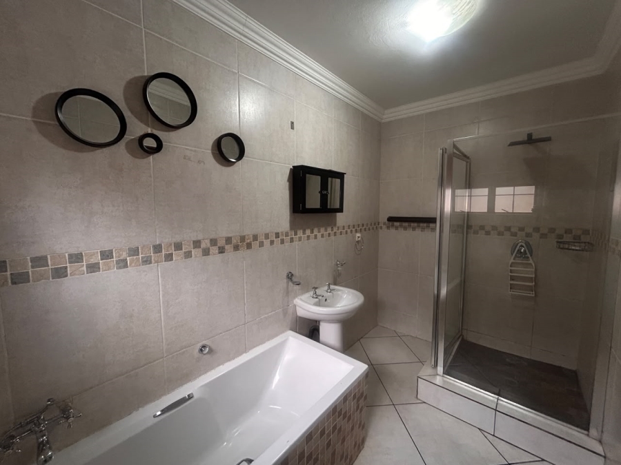 5 Bedroom Property for Sale in Vanderbijlpark SE 8 Gauteng