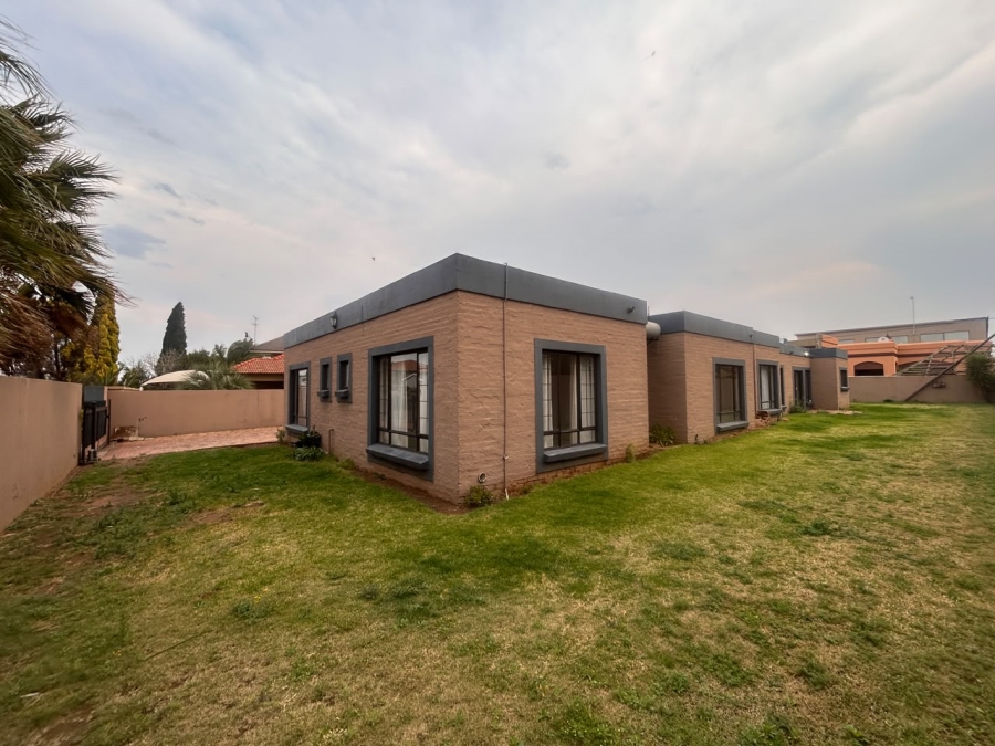 5 Bedroom Property for Sale in Vanderbijlpark SE 8 Gauteng