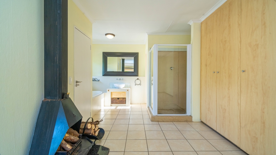 To Let 3 Bedroom Property for Rent in Broadacres Gauteng