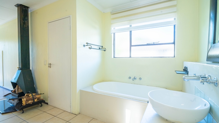 To Let 3 Bedroom Property for Rent in Broadacres Gauteng