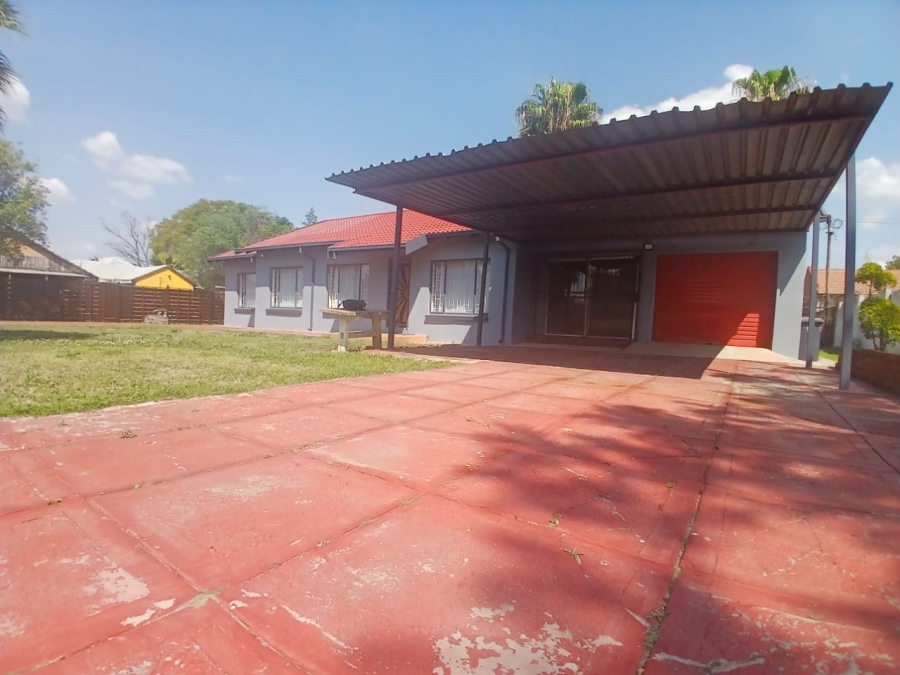 4 Bedroom Property for Sale in Theresa Park Gauteng