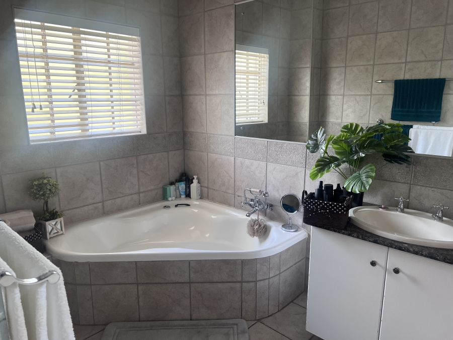 To Let 3 Bedroom Property for Rent in Sterrewag Gauteng