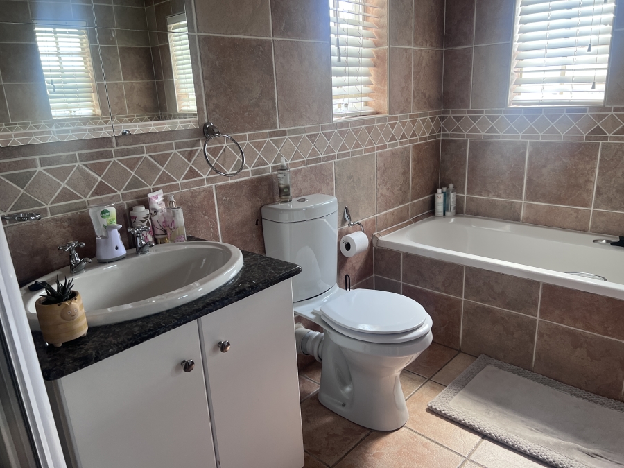 To Let 3 Bedroom Property for Rent in Sterrewag Gauteng