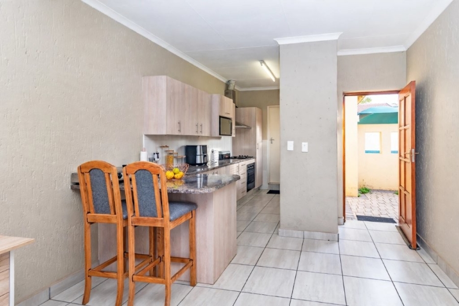 To Let 2 Bedroom Property for Rent in Strubensvallei Gauteng