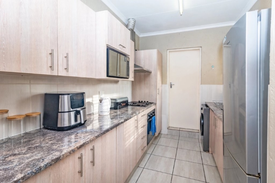 To Let 2 Bedroom Property for Rent in Strubensvallei Gauteng