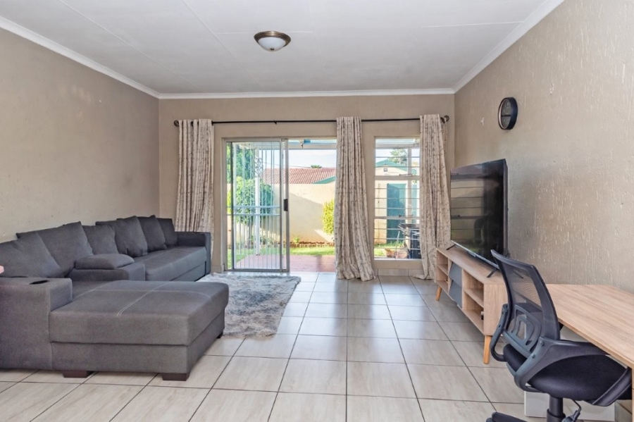 To Let 2 Bedroom Property for Rent in Strubensvallei Gauteng