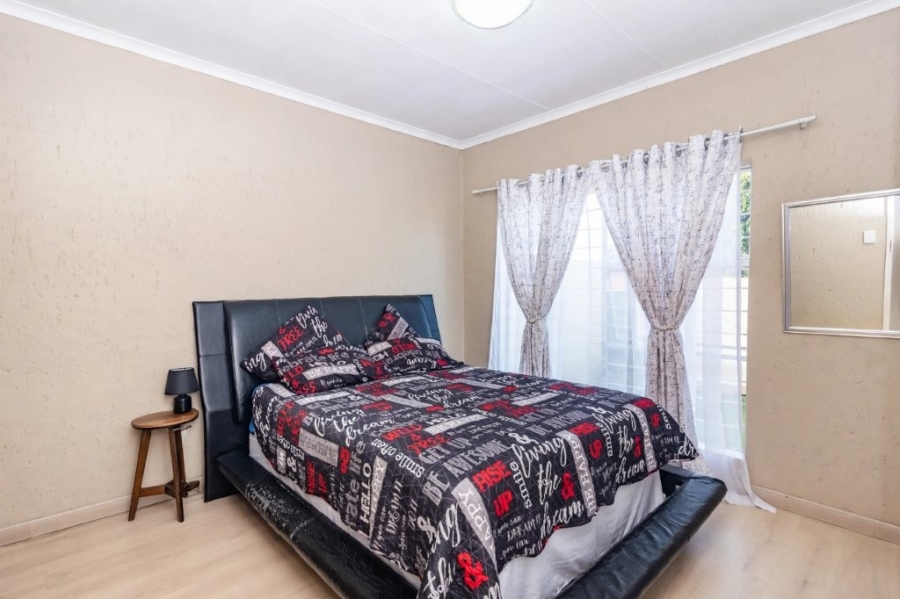 To Let 2 Bedroom Property for Rent in Strubensvallei Gauteng