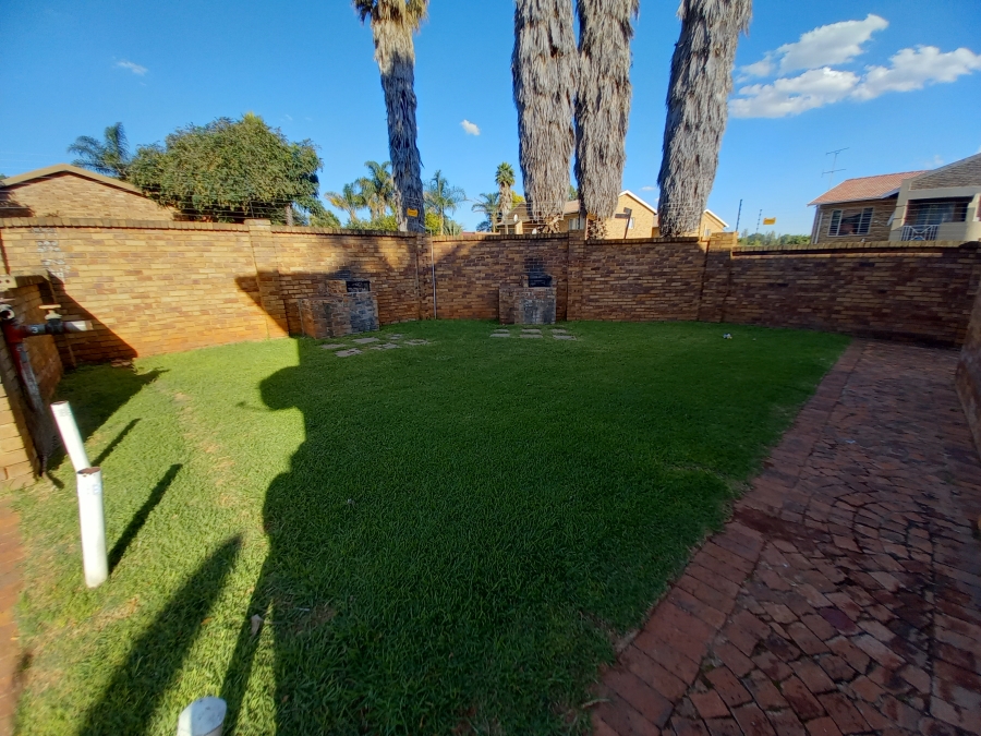 2 Bedroom Property for Sale in Kenleaf Gauteng