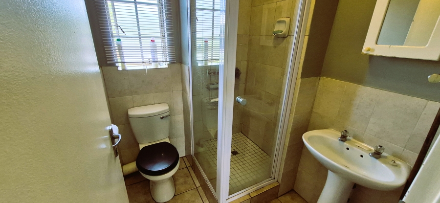 2 Bedroom Property for Sale in Die Hoewes Gauteng