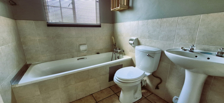 2 Bedroom Property for Sale in Die Hoewes Gauteng