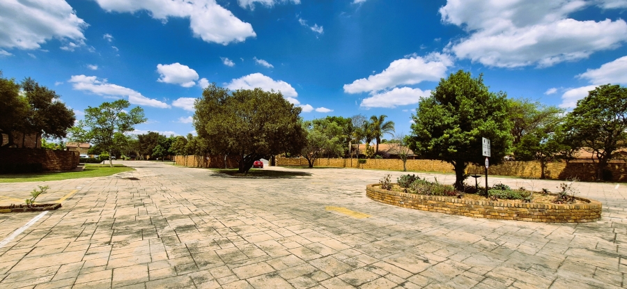 2 Bedroom Property for Sale in Die Hoewes Gauteng