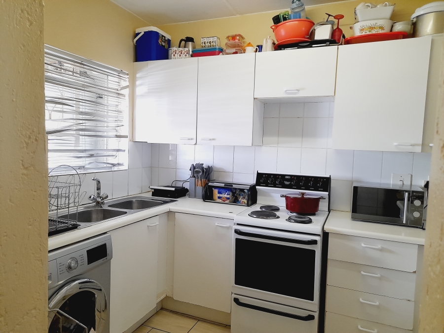 To Let 2 Bedroom Property for Rent in Vorna Valley Gauteng