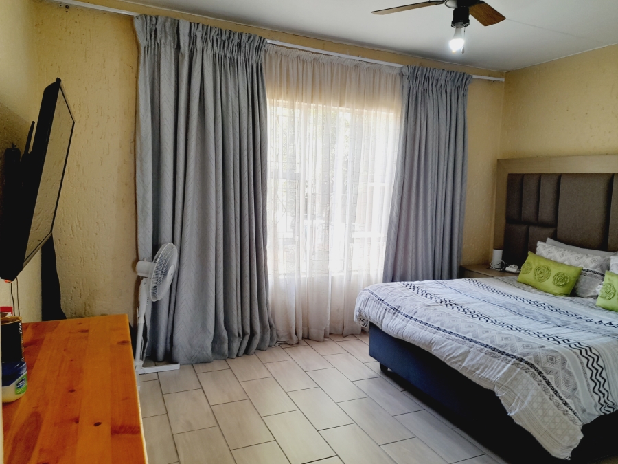 To Let 2 Bedroom Property for Rent in Vorna Valley Gauteng