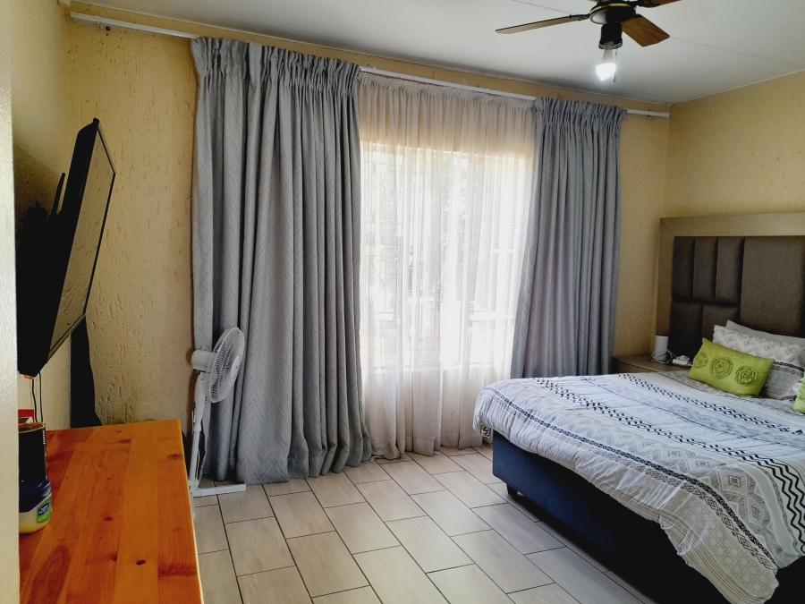 To Let 2 Bedroom Property for Rent in Vorna Valley Gauteng
