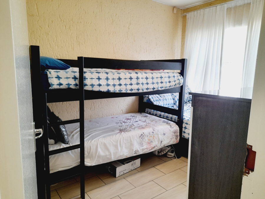 To Let 2 Bedroom Property for Rent in Vorna Valley Gauteng