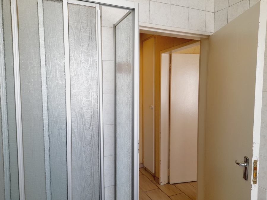 To Let 2 Bedroom Property for Rent in Vorna Valley Gauteng