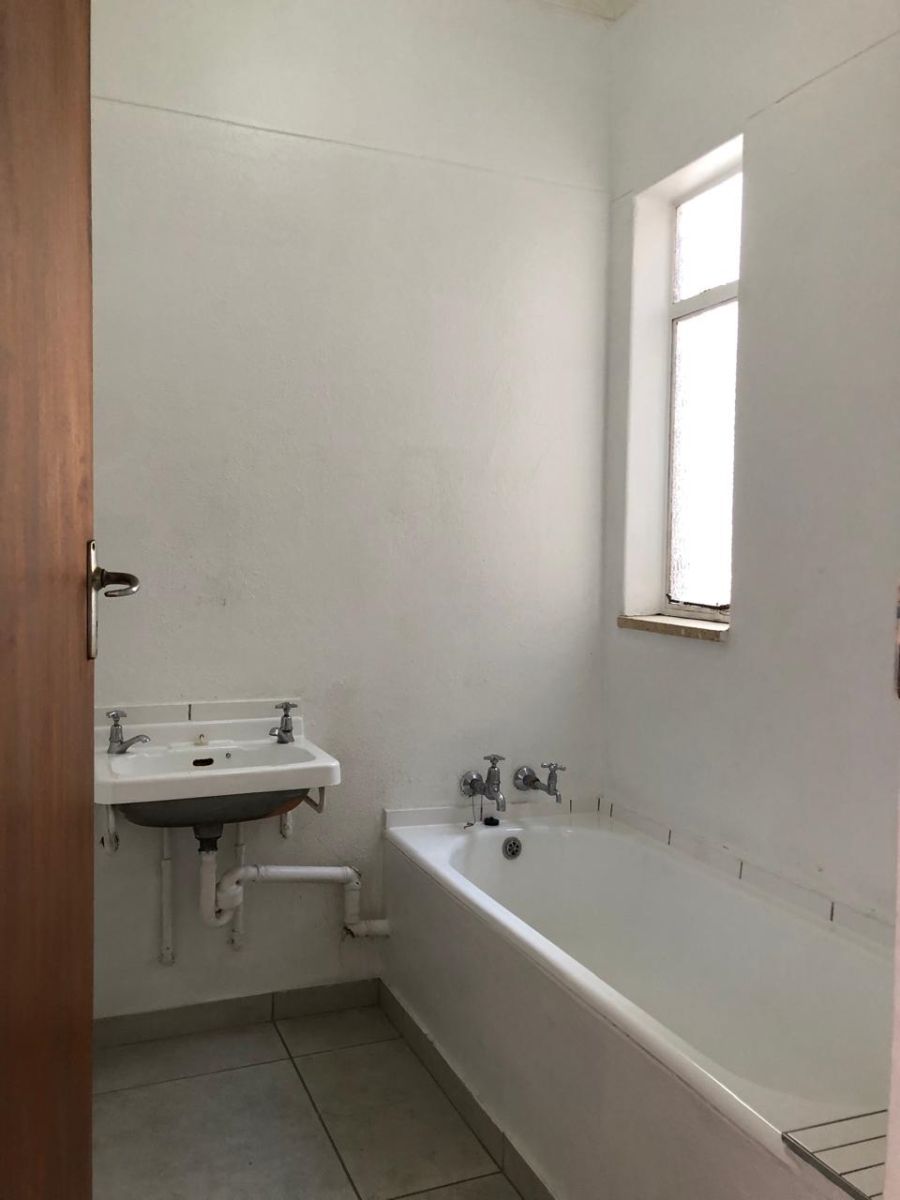To Let 2 Bedroom Property for Rent in Robertsham Gauteng