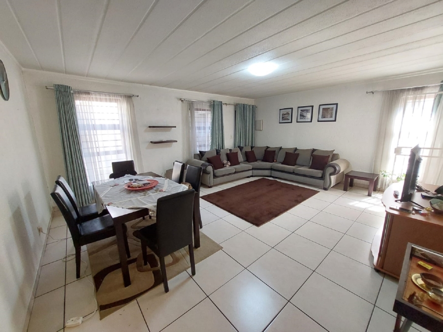 To Let 2 Bedroom Property for Rent in Paulshof Gauteng