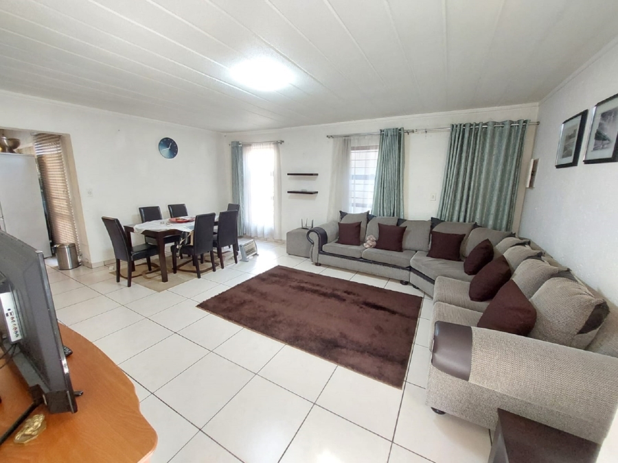 To Let 2 Bedroom Property for Rent in Paulshof Gauteng