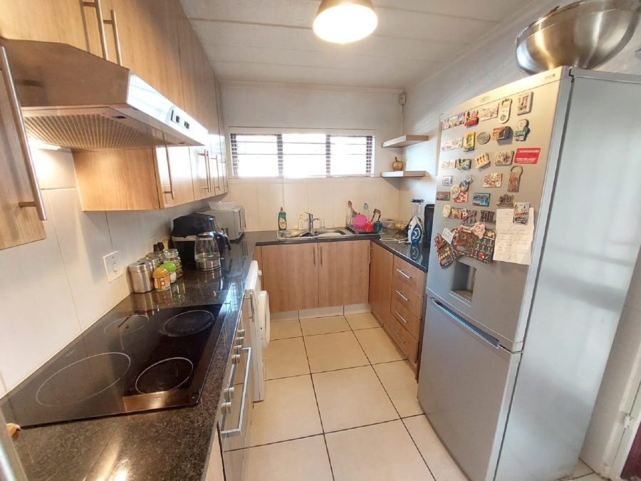 To Let 2 Bedroom Property for Rent in Paulshof Gauteng