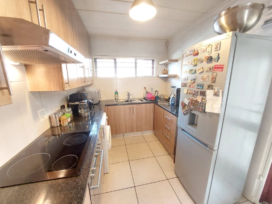 To Let 2 Bedroom Property for Rent in Paulshof Gauteng