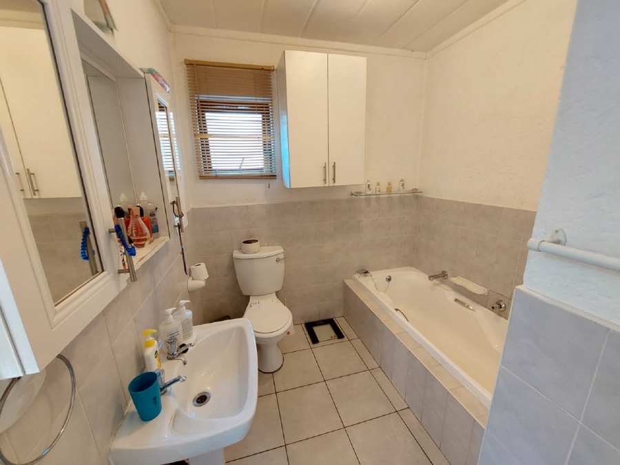 To Let 2 Bedroom Property for Rent in Paulshof Gauteng