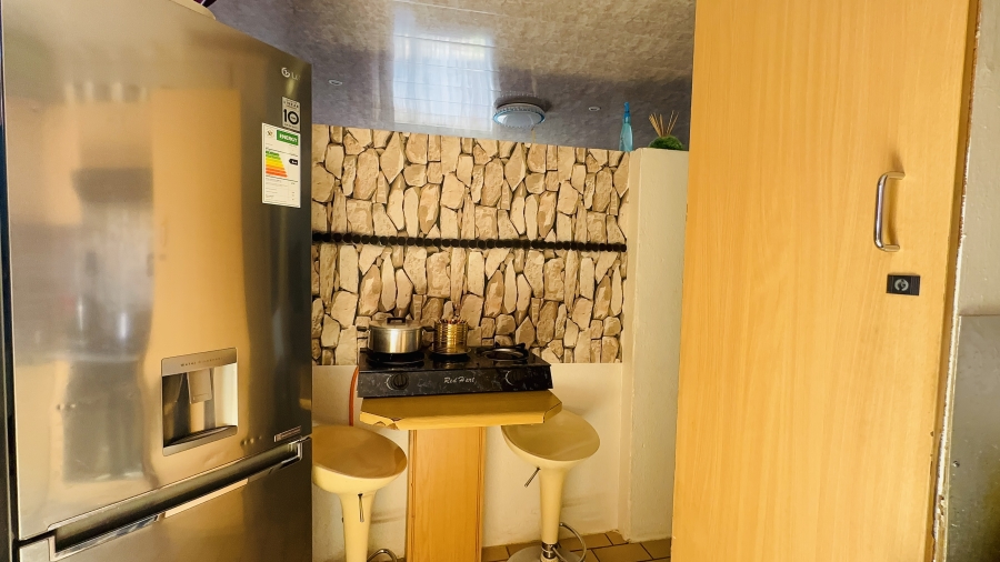 2 Bedroom Property for Sale in Etwatwa Gauteng