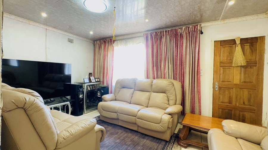 2 Bedroom Property for Sale in Etwatwa Gauteng