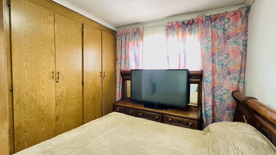 2 Bedroom Property for Sale in Etwatwa Gauteng