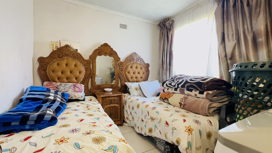2 Bedroom Property for Sale in Etwatwa Gauteng