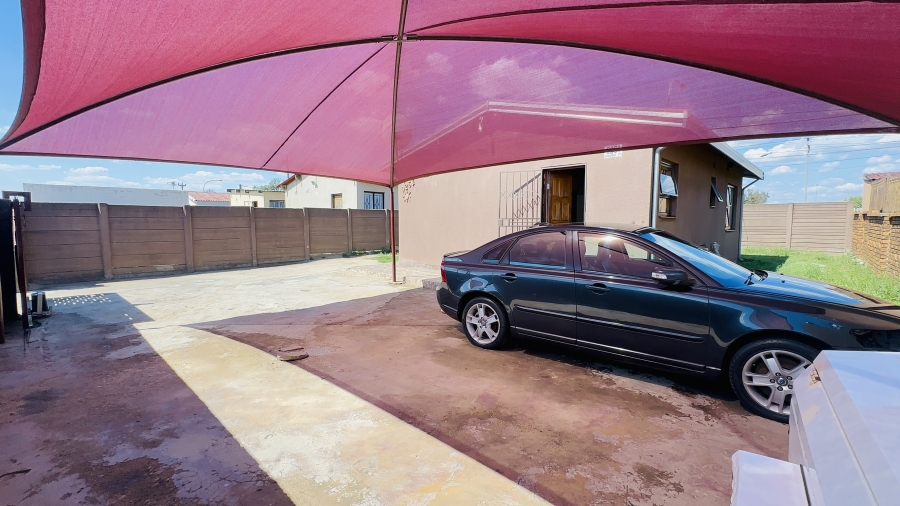 2 Bedroom Property for Sale in Etwatwa Gauteng
