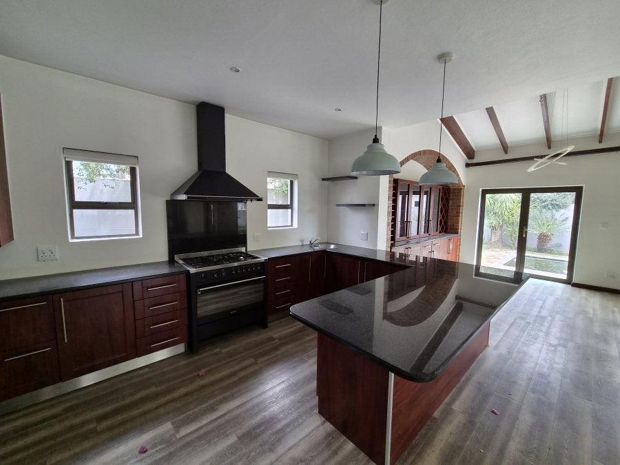4 Bedroom Property for Sale in Greenstone Hill Gauteng