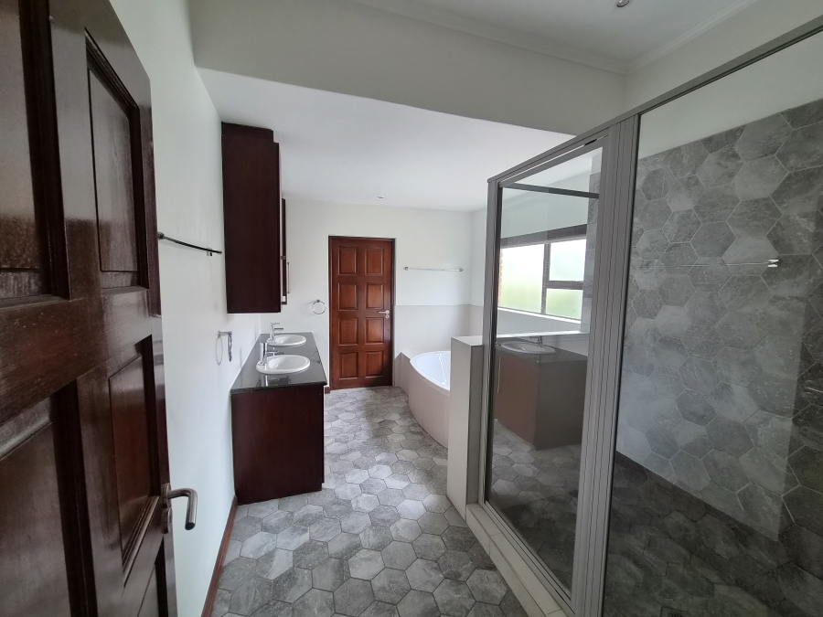 4 Bedroom Property for Sale in Greenstone Hill Gauteng