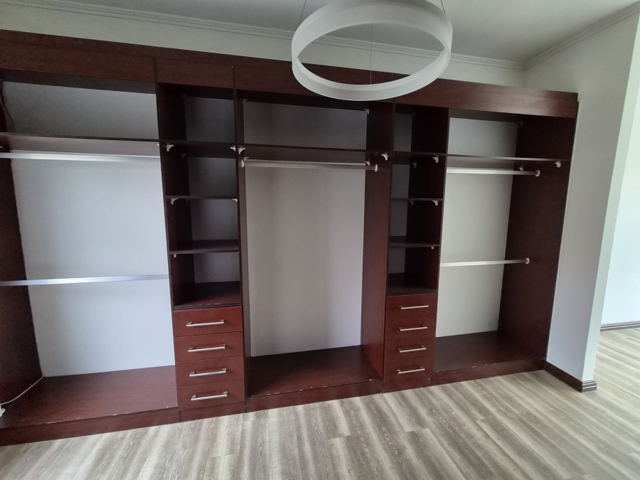 4 Bedroom Property for Sale in Greenstone Hill Gauteng