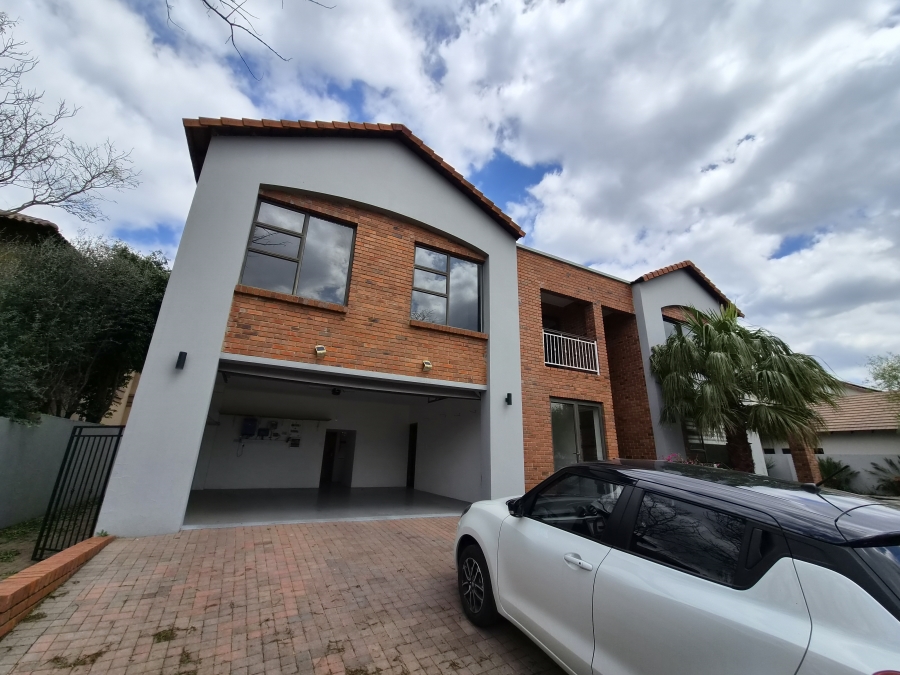 4 Bedroom Property for Sale in Greenstone Hill Gauteng