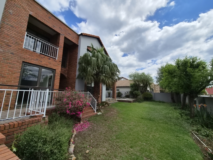 4 Bedroom Property for Sale in Greenstone Hill Gauteng