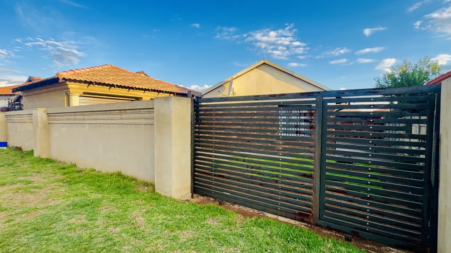 2 Bedroom Property for Sale in Tsakane Gauteng