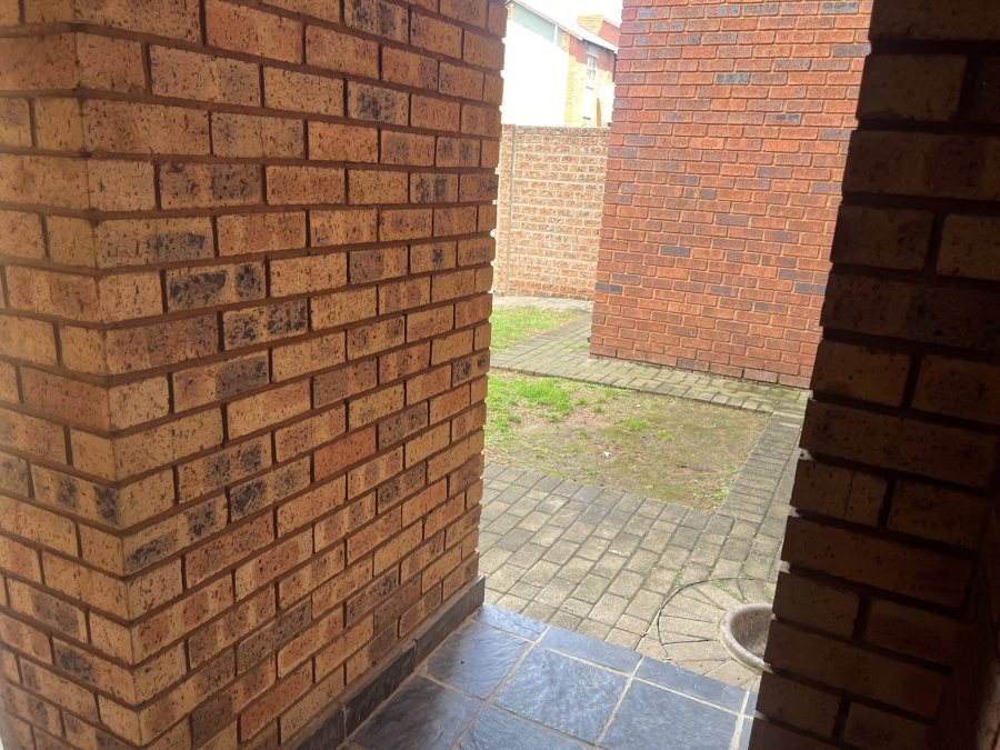 2 Bedroom Property for Sale in Alveda Park Gauteng