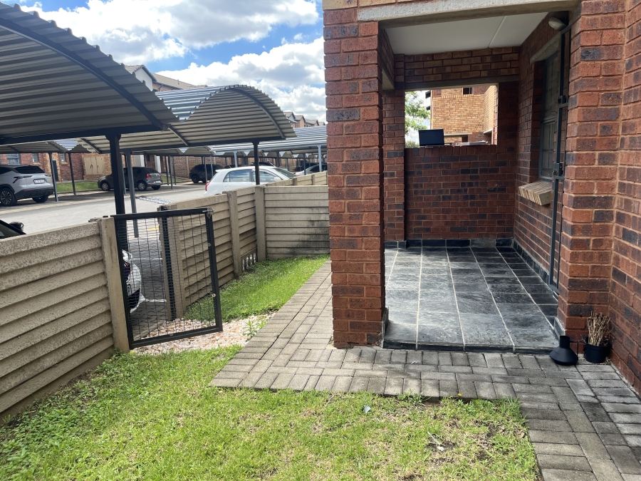 2 Bedroom Property for Sale in Alveda Park Gauteng