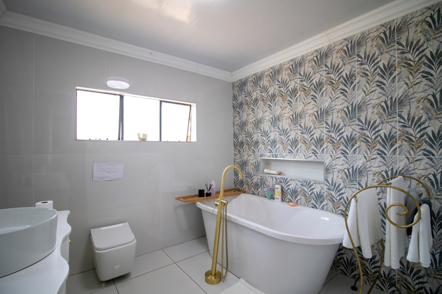 3 Bedroom Property for Sale in Glen Austin Gauteng