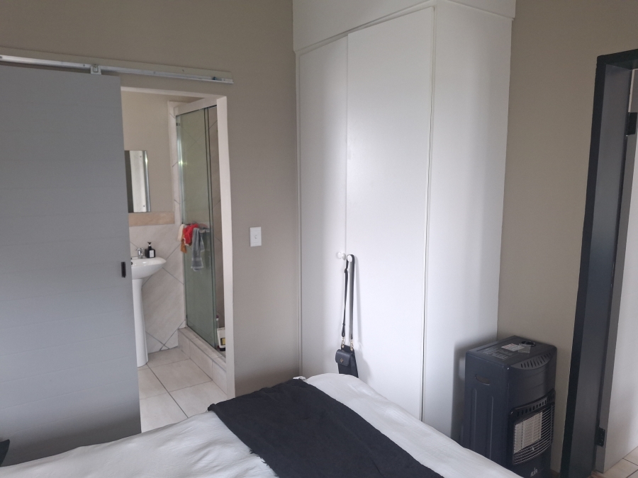 1 Bedroom Property for Sale in Glen Austin Gauteng