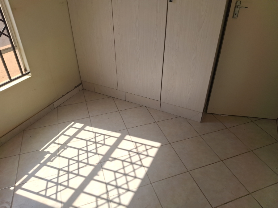 2 Bedroom Property for Sale in Crystal Park Gauteng