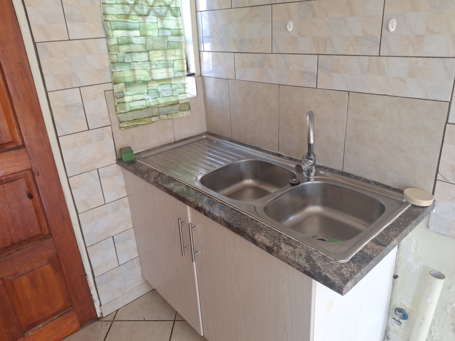 2 Bedroom Property for Sale in Crystal Park Gauteng