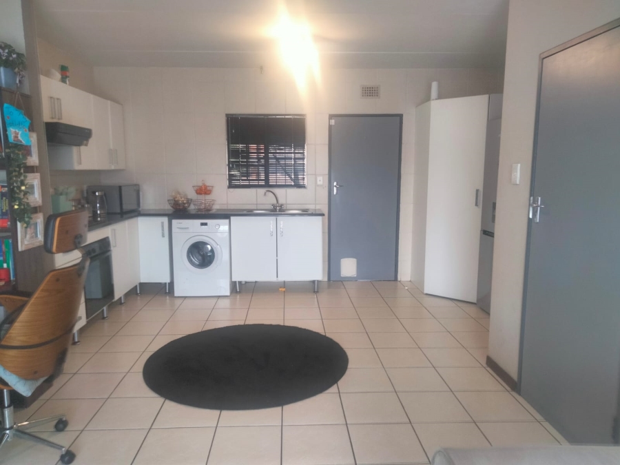 2 Bedroom Property for Sale in Sonneglans Gauteng