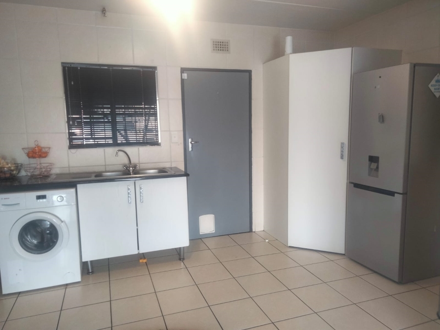 2 Bedroom Property for Sale in Sonneglans Gauteng