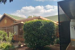 5 Bedroom Property for Sale in Birchleigh Gauteng